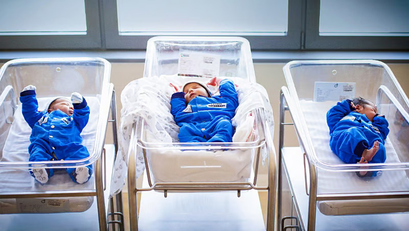 Trong không khí thiêng liêng của Eid al-Fitr, sự ra đời của những em bé sơ sinh mang đến niềm vui trọn vẹn và ý nghĩa đặc biệt cho nhiều gia đình - Ảnh: Khaleej Times