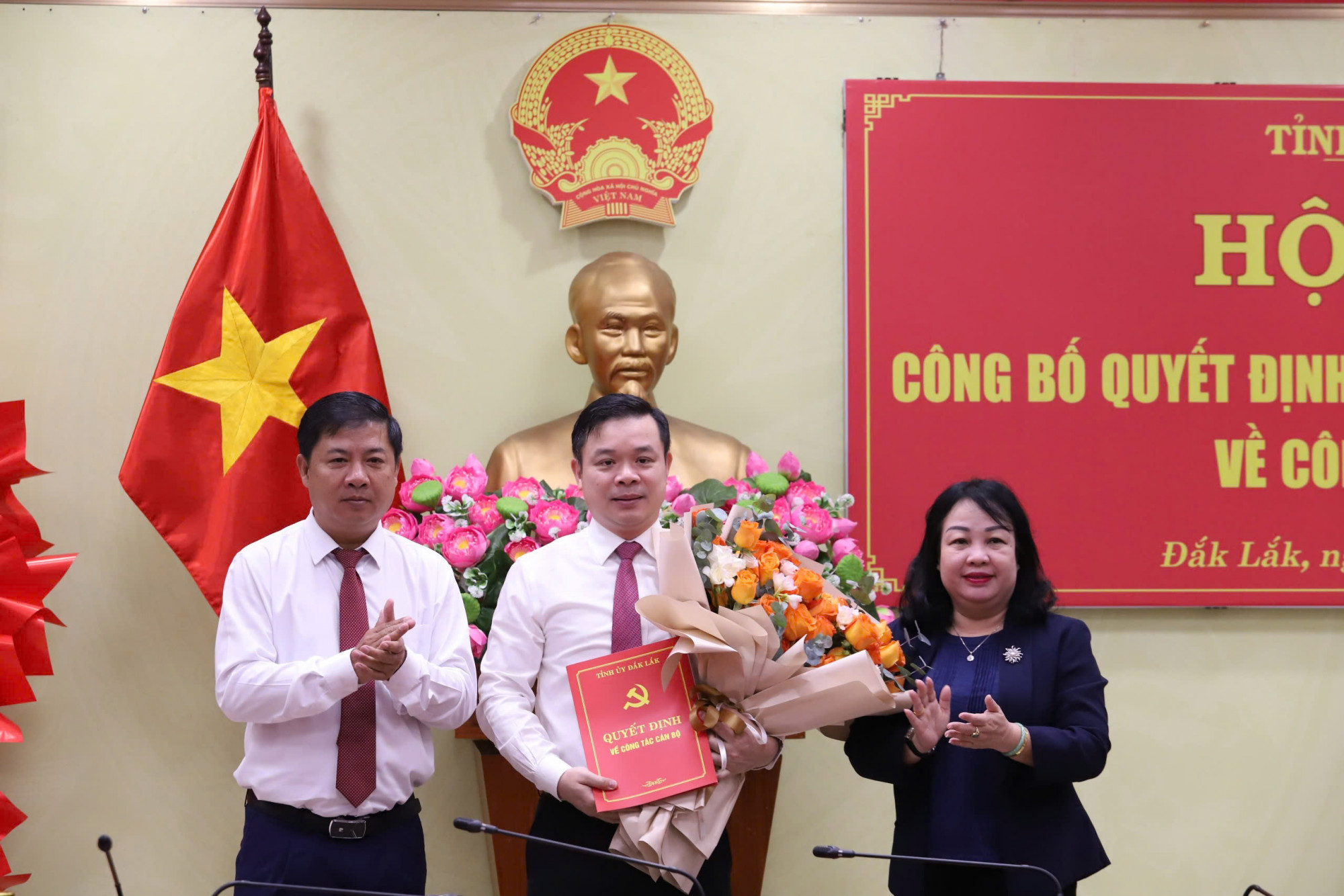 ông Đỗ Hữu Huy - Phó Bí thư Tỉnh ủy giữ chức Bí thư Đảng ủy UBND tỉnh