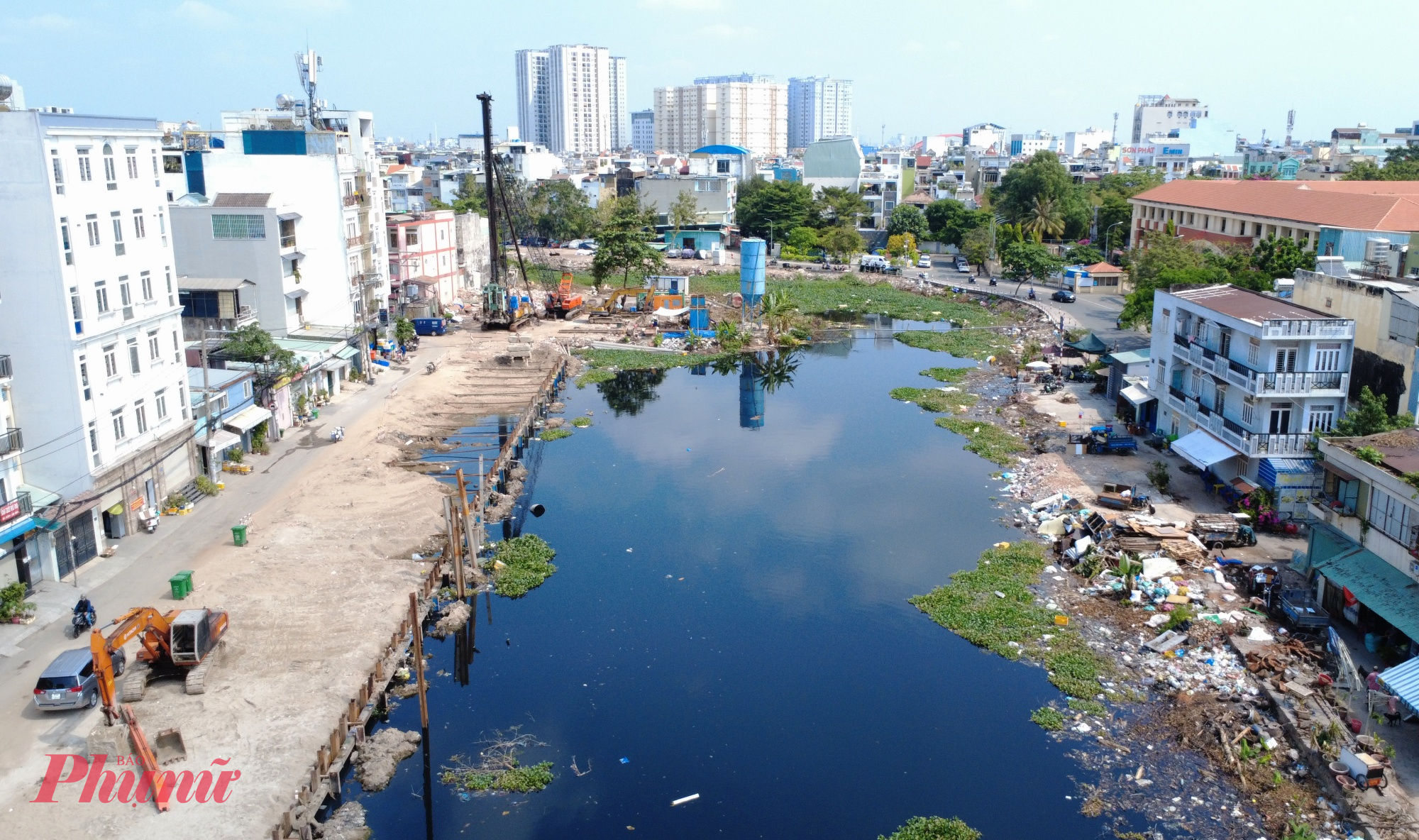 Trước thực trạng trên, Chủ tịch UBND TP.HCM Nguyễn Văn Được yêu cầu các sở, ngành và địa phương tăng cường phối hợp, chủ động rà soát từng trường hợp cụ thể để tháo gỡ vướng mắc, xử lý dứt điểm các tồn đọng trong công tác bồi thường, giải phóng mặt bằng.