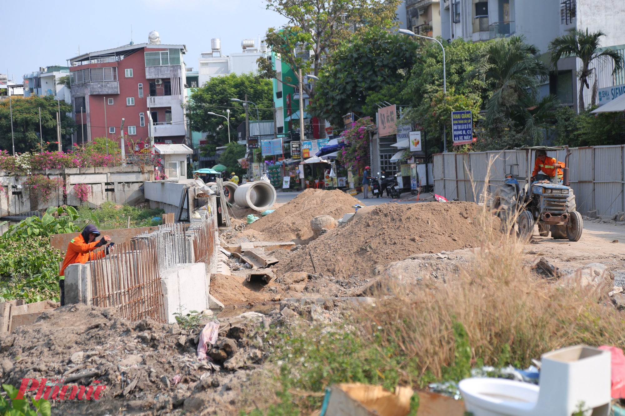 Riêng đoạn trước Trường Đại học Văn Lang dự kiến sẽ thông xe kỹ thuật vào tháng 4 tới và cơ bản hoàn thành các hạng mục trong tháng 6/2026.