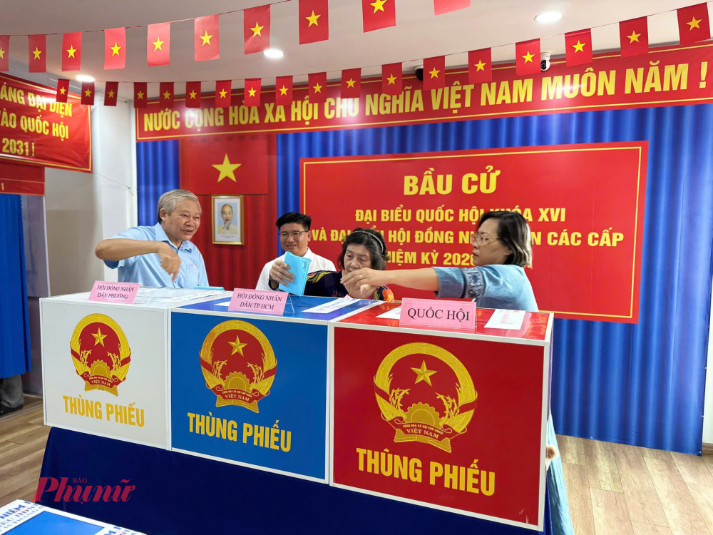 Ngày 15/3, người dân thành phố đi bầu cử đại biểu HĐND các cấp