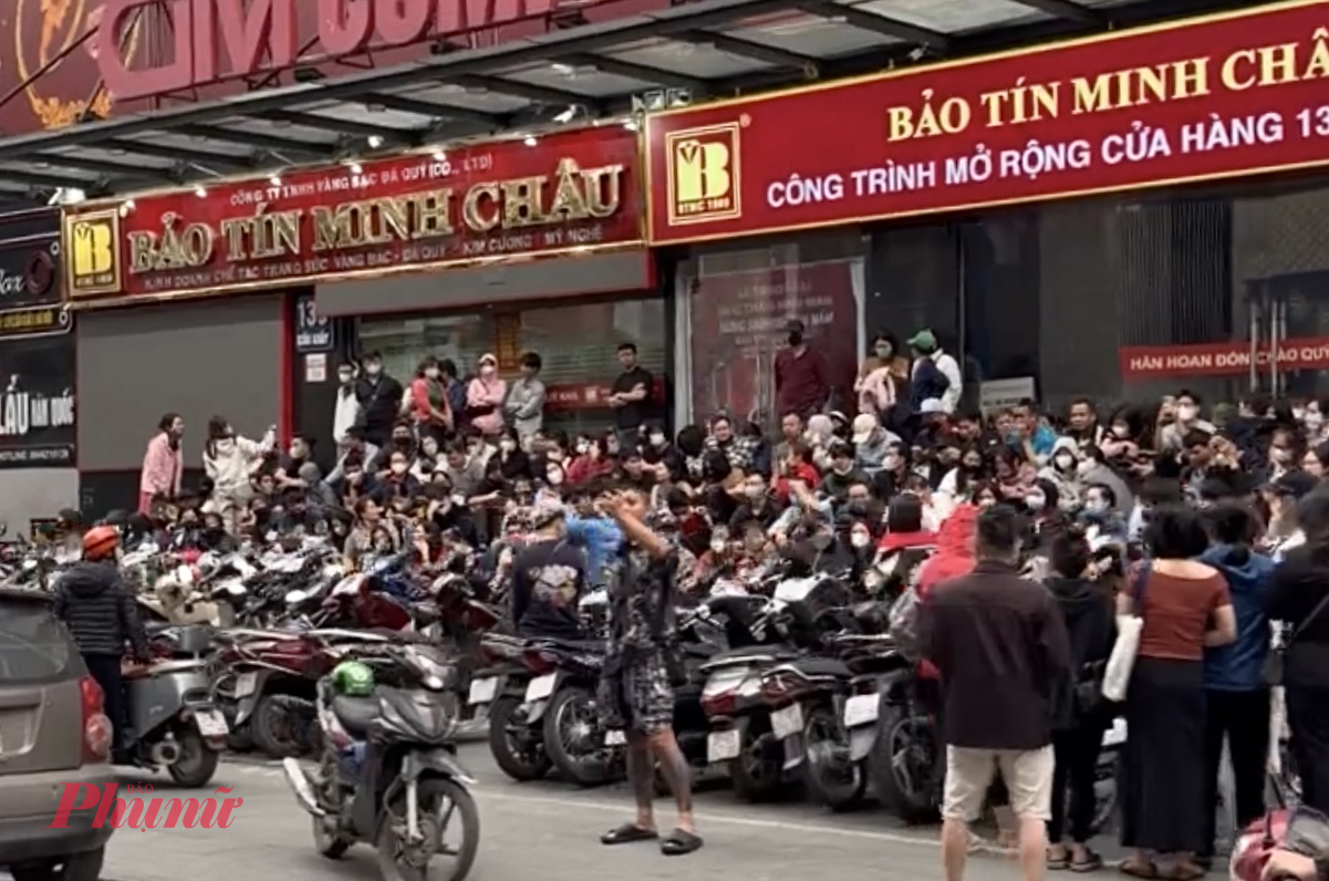 Sáng 21/3, thị trường vàng trong nước chứng kiến đợt điều chỉnh mạnh khi giá vàng miếng SJC giảm ngay từ đầu phiên