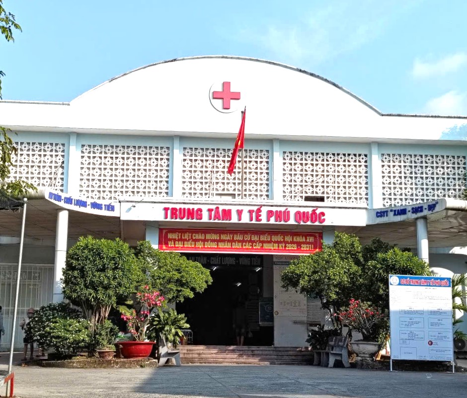 Trung tâm Y tế Phú Quốc nơi ca nhiễm viêm cầu não đầu tiên tử vong - Ảnh Phú Hữu
