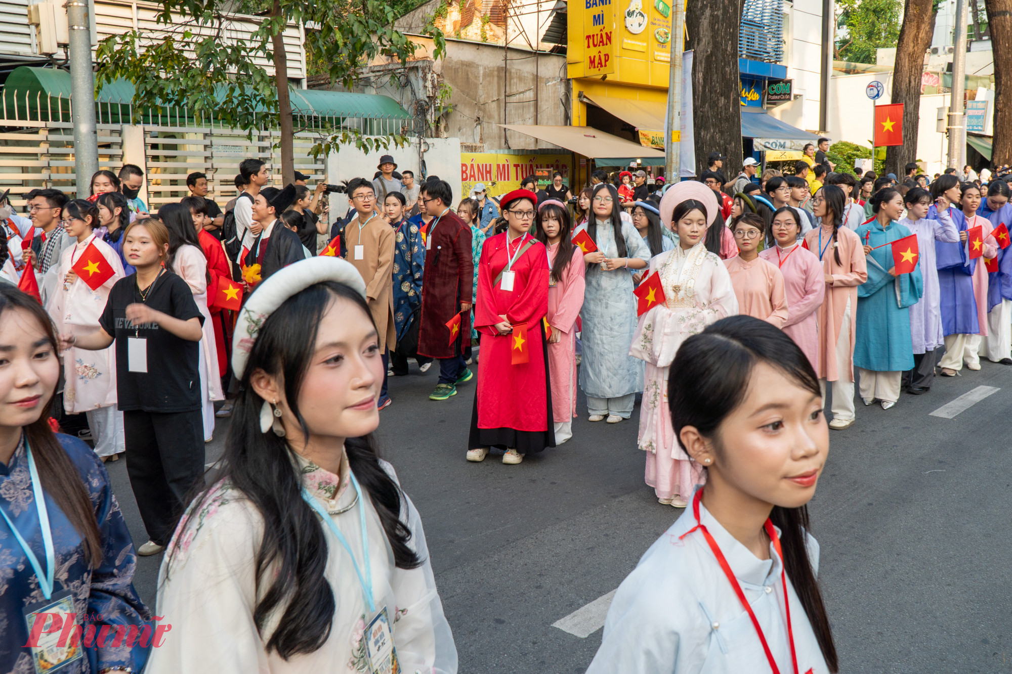  Ngày hội Việt phục “Tóc Xanh Vạt Áo” lần thứ VI sẽ diễn ra trong hai ngày 21 và 22/3 với hai hoạt động trọng tâm là chương trình đồng diễn Việt phục trên đường phố và ngày hội văn hóa quy mô lớn.