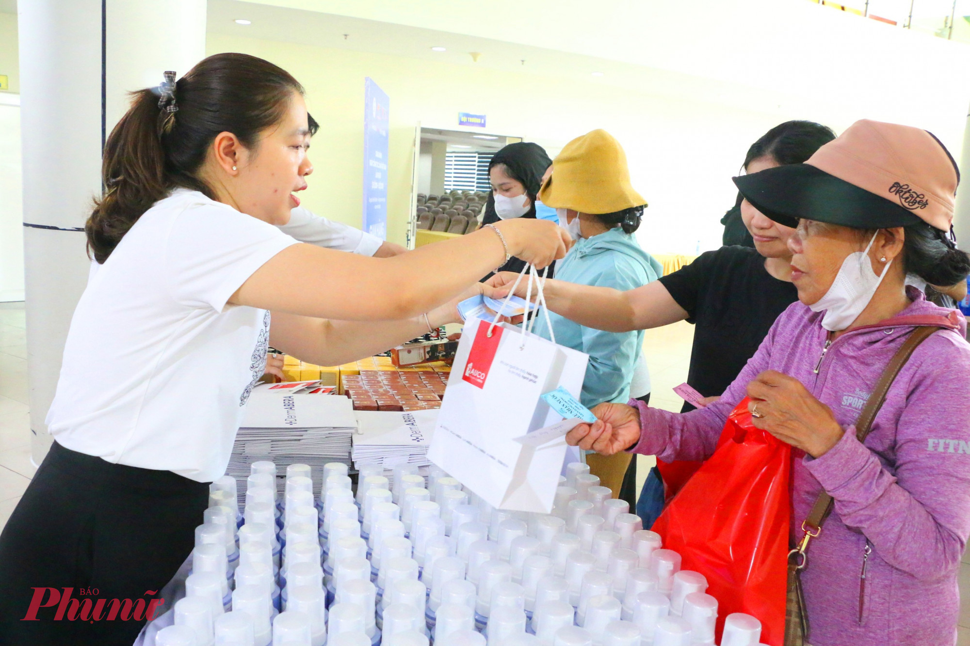 chương trình không chỉ mang lại hỗ trợ thiết thực mà còn góp phần động viên tinh thần, giúp bệnh nhân có thêm niềm tin trong quá trình điều trị. 