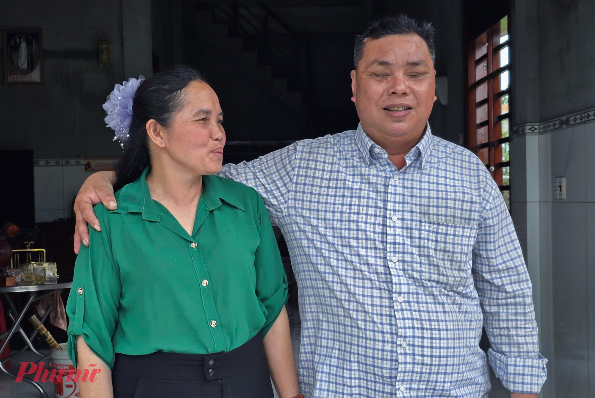 Nhờ sự chăm chỉ, thật thà, ông được nhiều người thương, mua ủng hộ, thậm chí cho thêm tiền. Năm 2000, ông trở về quê và nên duyên cô gái cùng quê.