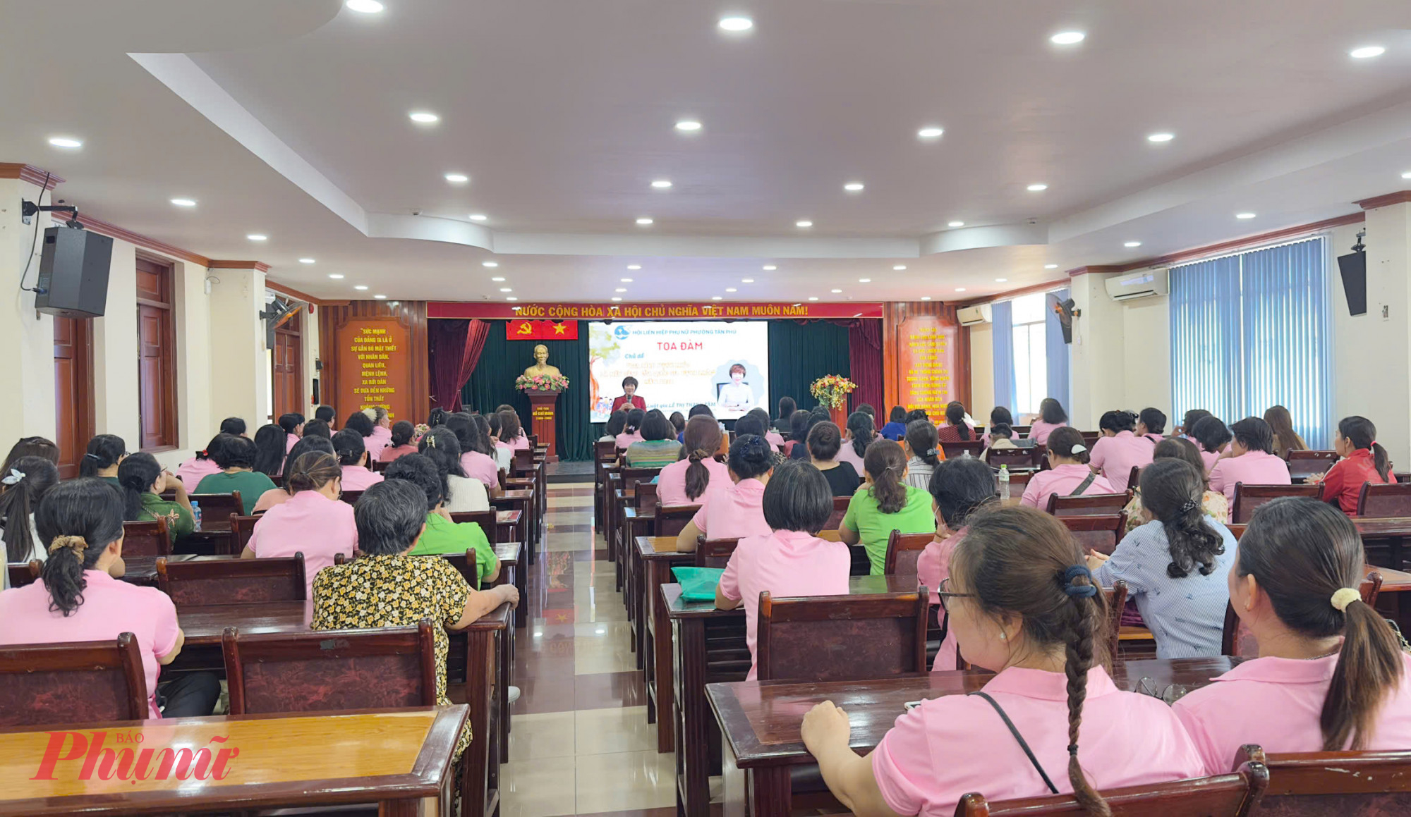 Hội LHPN phường Tân Phú tổ chức tọa đàm với chủ đề “Gia đình hạnh phúc là nền tảng của quốc gia hạnh phúc”'Gia đình hạnh phúc là nền tảng của quốc gia hạnh phúc - Ảnh: T.Nguyễn