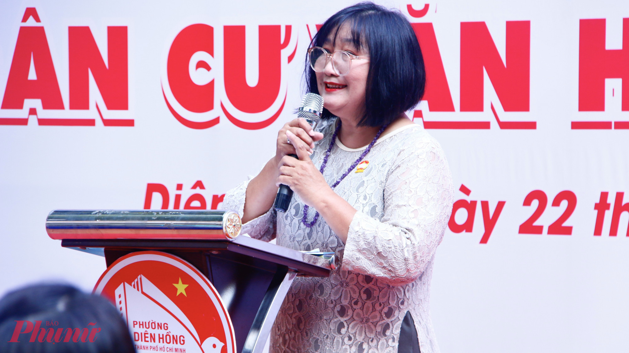 Bà Phan Thị Ngọc Khương – Trưởng Ban điều hành khu phố 15 cho biết, thời gian qua khu phố 15 nói riêng và các khu phố trên địa bàn phường Diên Hồng nói chung đã đạt nhiều kết quả tích cực trong xây dựng đời sống văn hóa ở khu dân cư. Các phong trào thi đua yêu nước, cuộc vận động xây dựng gia đình văn hóa, khu dân cư văn hóa ngày càng được người dân hưởng ứng và tham gia tích cực. Bà con trong các khu phố luôn quan tâm, sẻ chia, hỗ trợ nhau trong cuộc sống; cùng chung tay chăm lo các hộ gia đình khó khăn, giữ gìn an ninh trật tự, bảo vệ môi trường và xây dựng cảnh quan khu phố ngày càng khang trang, sạch đẹp. Theo bà Khương, ngày hội là cơ hội để mọi người nhìn lại những kết quả đã đạt, thêm gắn kết, vun đắp tình làng nghĩa xóm, tiếp tục phát huy tinh thần trách nhiệm chung tay xây dựng khu dân cư ngày càng văn minh, an toàn và nghĩa tình.