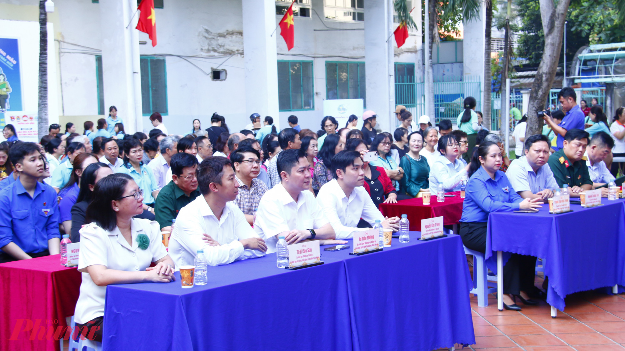 Sáng 22/3, Ủy ban MTTQ Việt Nam phường Diên Hồng, TPHCM phối hợp cùng các tổ chức chính trị - xã hội tổ chức ngày hội “Tự hào Khu dân cư tôi - Khu dân cư văn hóa, nghĩa tình” tại chung cư Hoà Bình.