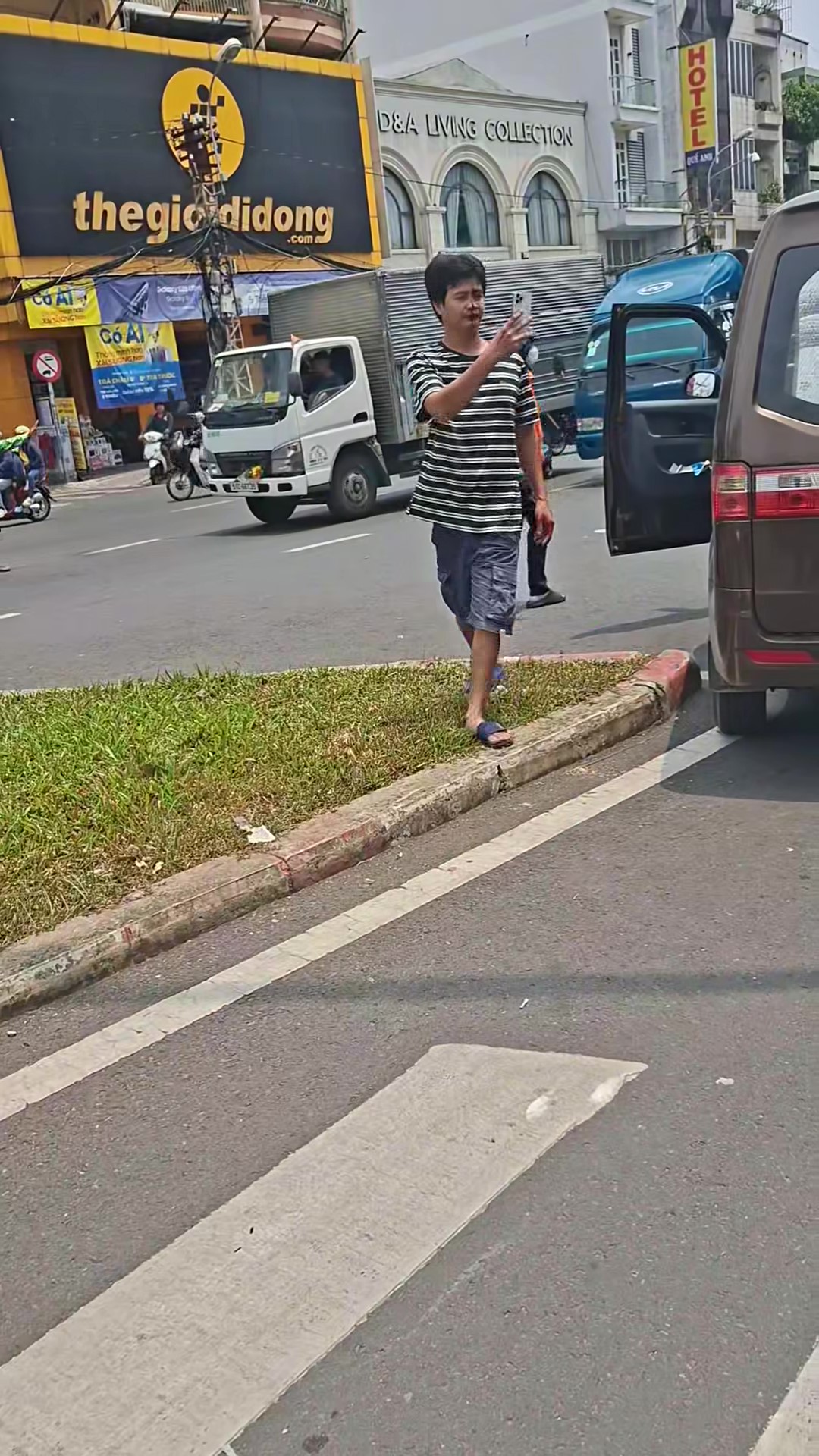 Ảnh cắt từ clip vụ việc.