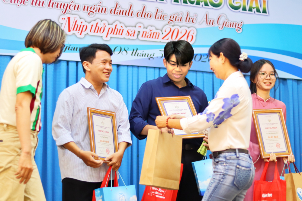 Các cây bút trẻ đồng bằng sông Cửu Long hào hứng với cuộc thi văn chương Nhịp thở phù sa  - Ảnh do nhà văn Lê Quang Trạng cung cấp