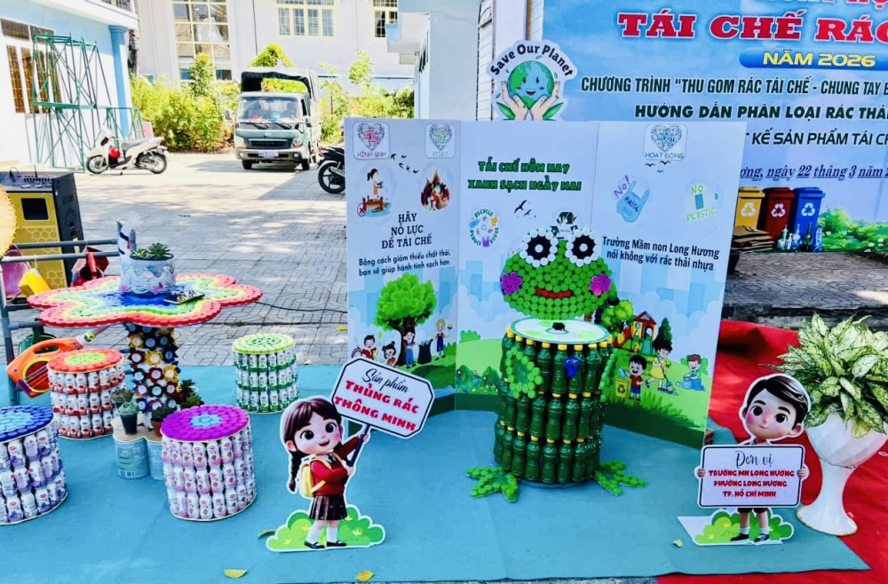 Các sản phẩm tái chế đẹp mặt được bày trí 