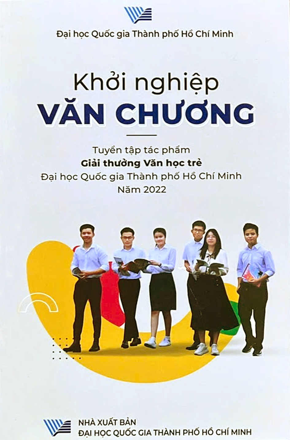 Xuất hiện trong những  tuyển tập in chung là nấc thang đầu tiên  trên hành trình “khởi nghiệp văn chương” của nhiều người  viết trẻ - Ảnh do nhà văn Lê Quang Trạng cung cấp