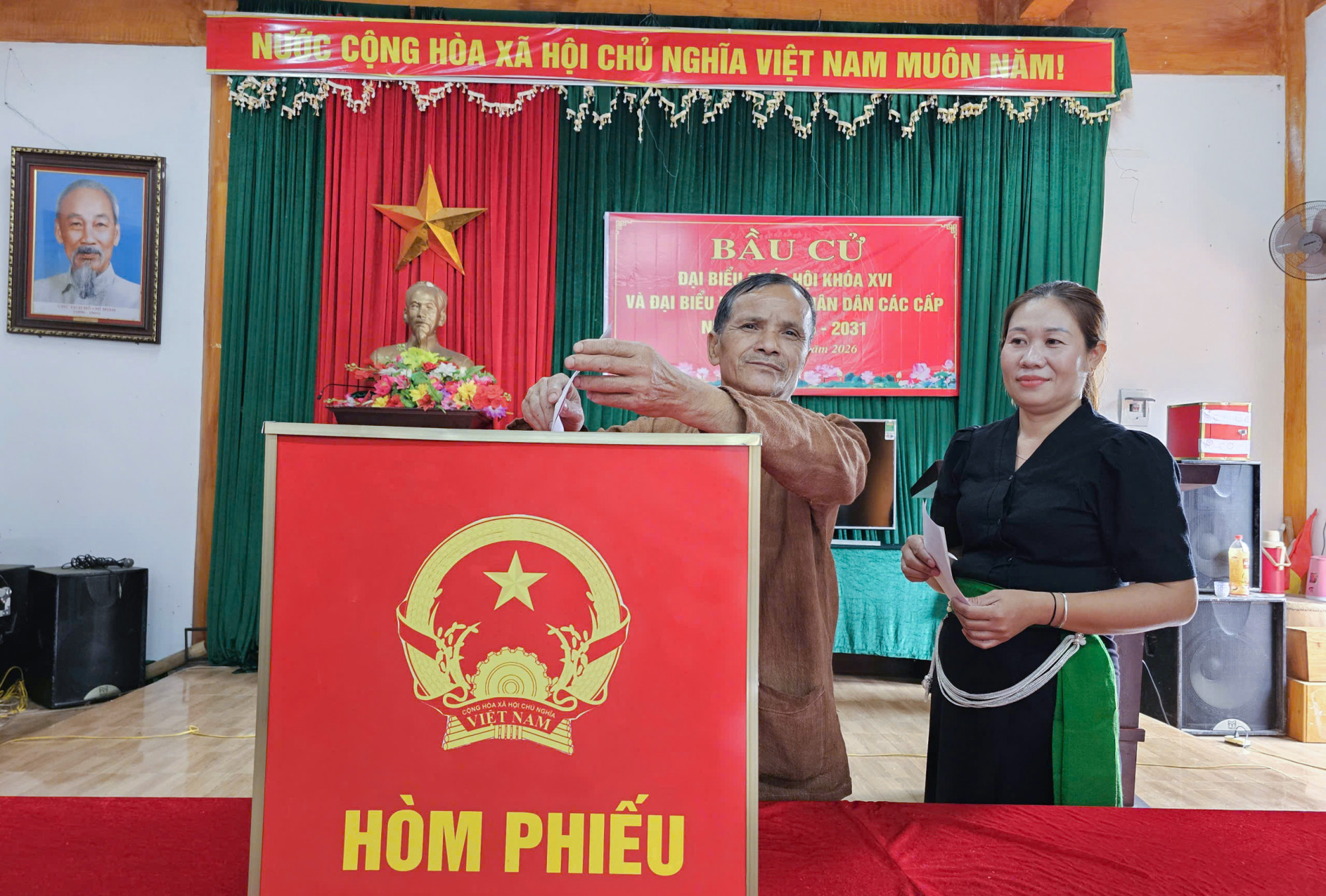 Dân tộc Ơ Đu hiện chỉ còn vài trăm người, sinh sống tập trung ở bản Văng Môn - Ảnh: Khánh Trung