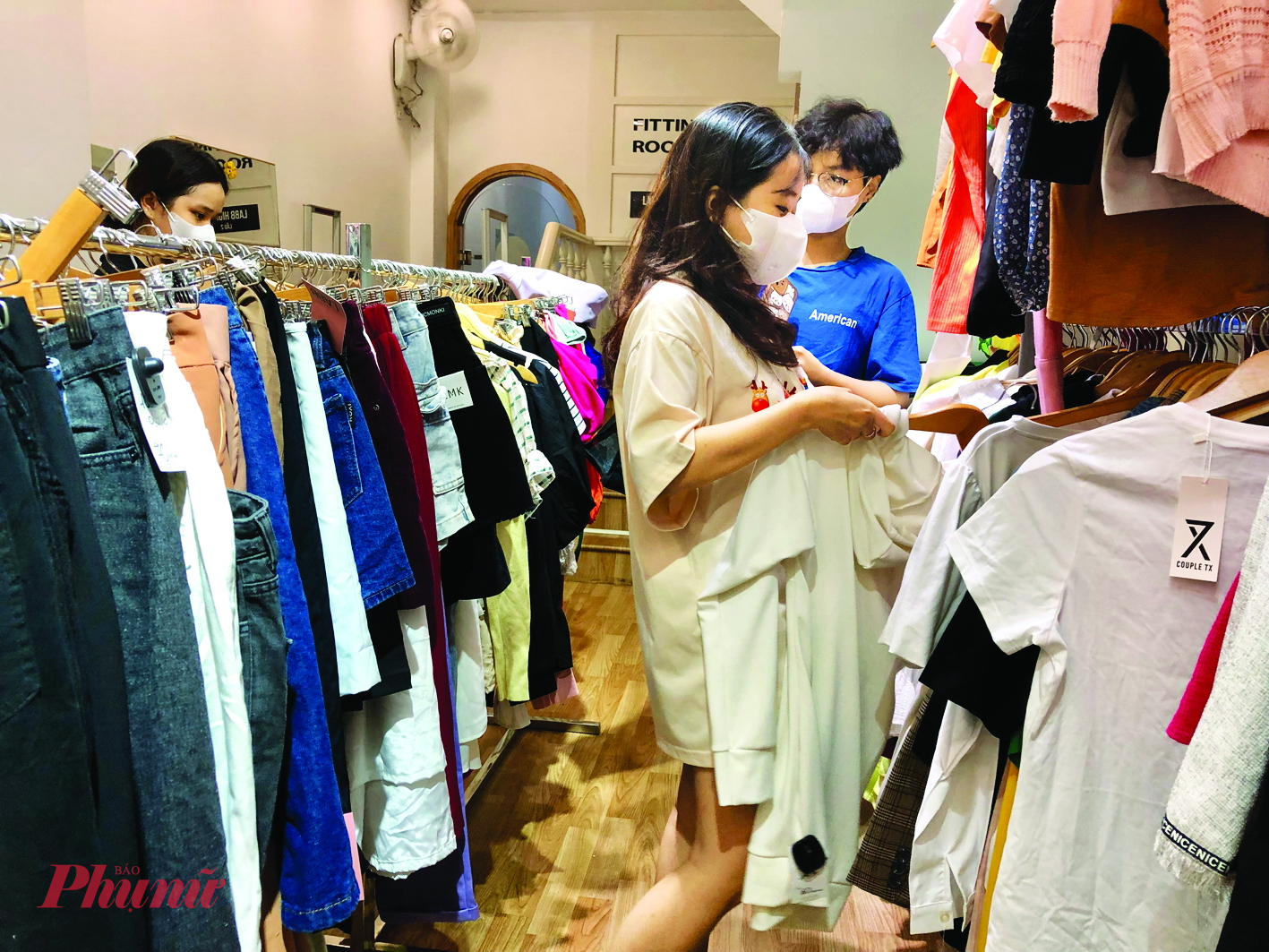 Nhờ ký gửi bớt những bộ đồ còn mới hoặc chưa mặc, tôi kiếm được một khoản kha khá 