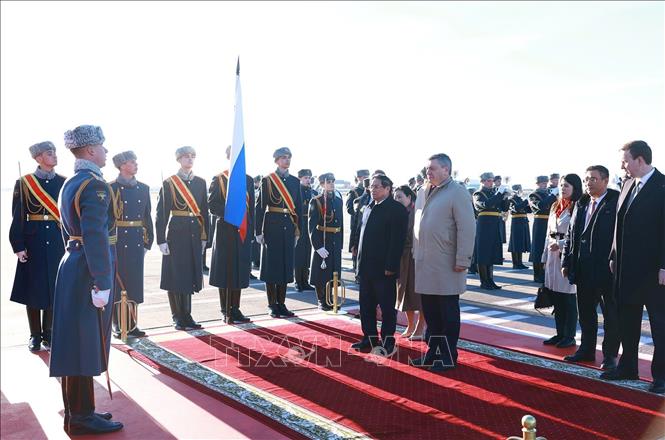 Lễ đón chính thức Thủ tướng Phạm Minh Chính thăm Liên bang Nga được tổ chức trang trọng tại sân bay quốc tế Knukovo 2, Thứ trưởng Bộ Ngoại giao LB Nga Rurenko Andrey chủ trì - Ảnh: TTXVN