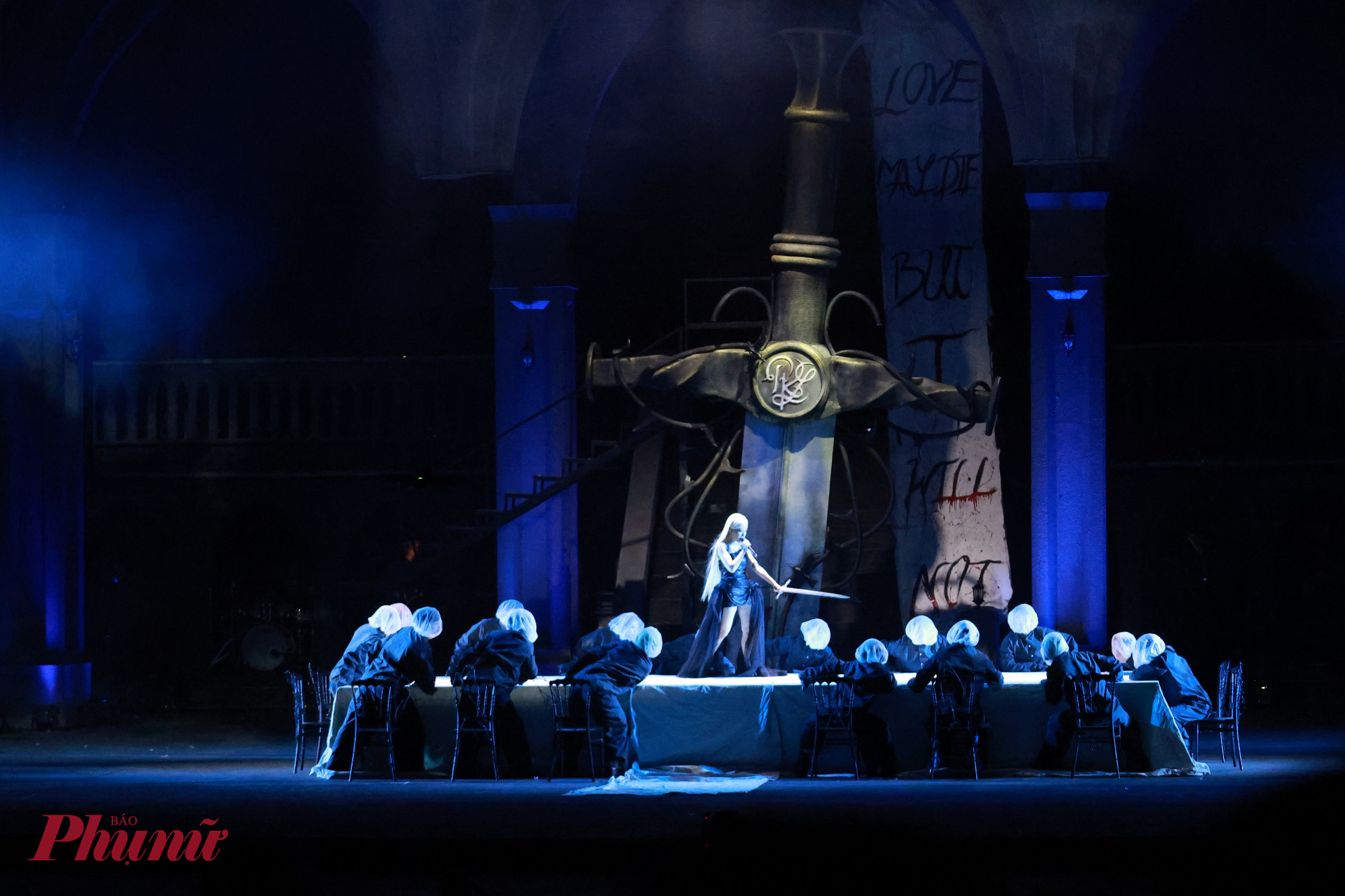 Mỗi bài hát của Phùng Khánh Linh là một sự trải lòng về tình yêu - đau thương - mất mát