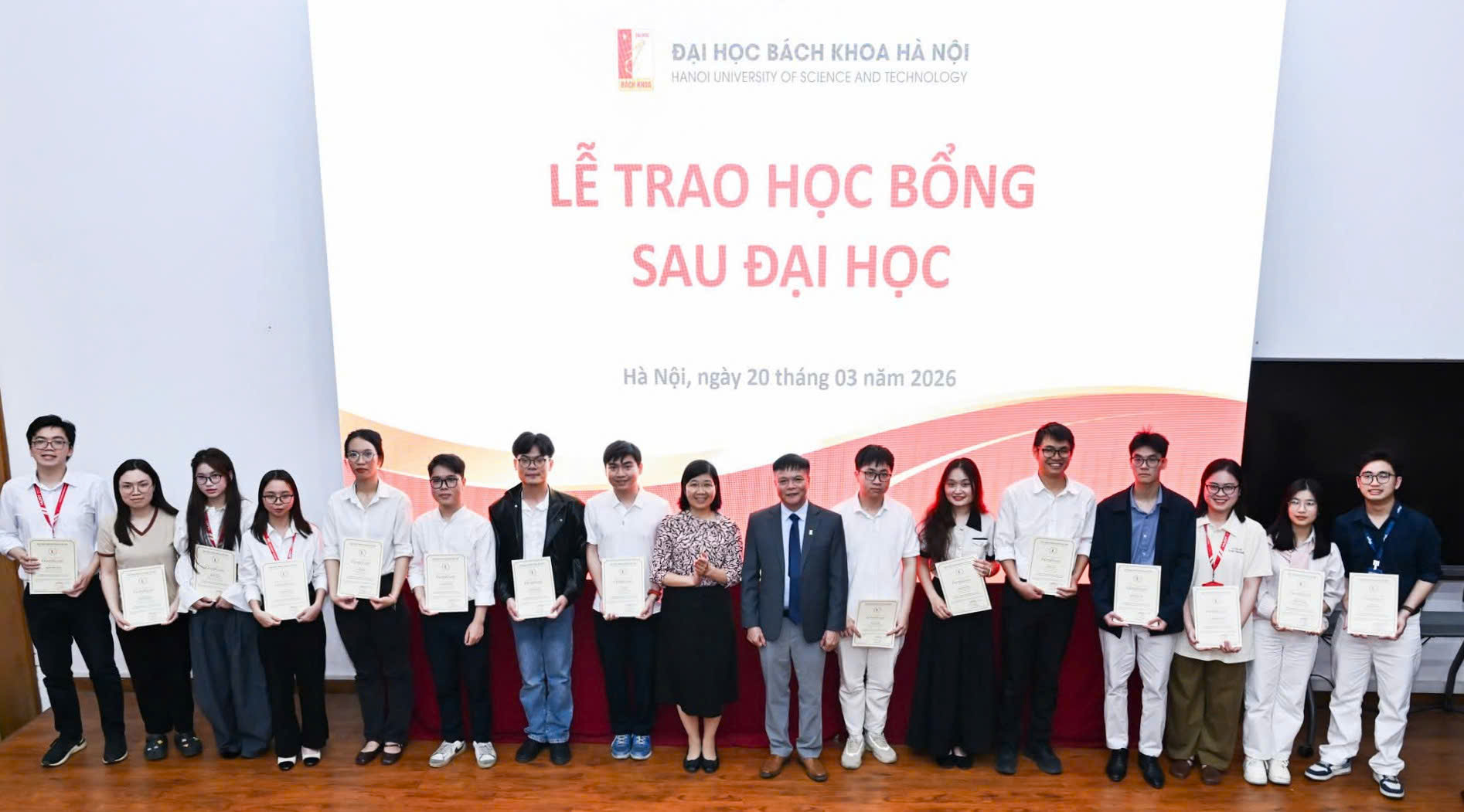 Đại học Bách khoa Hà Nội trao học bổng sau đại học, miễn học phí cho tất cả nghiên cứu sinh trúng tuyển từ năm 2026. Ảnh: Duy Thành