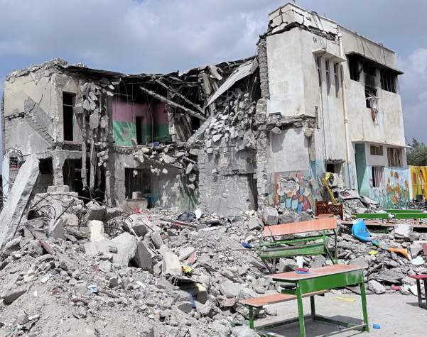 Một cuộc tấn công vào trường Shajareh Tayyebeh trong chiến dịch ném bom Mỹ-Israel đã giết chết tới 175 người trong ngày đầu tiên của cuộc chiến. Ảnh: Anadolu / Getty Images