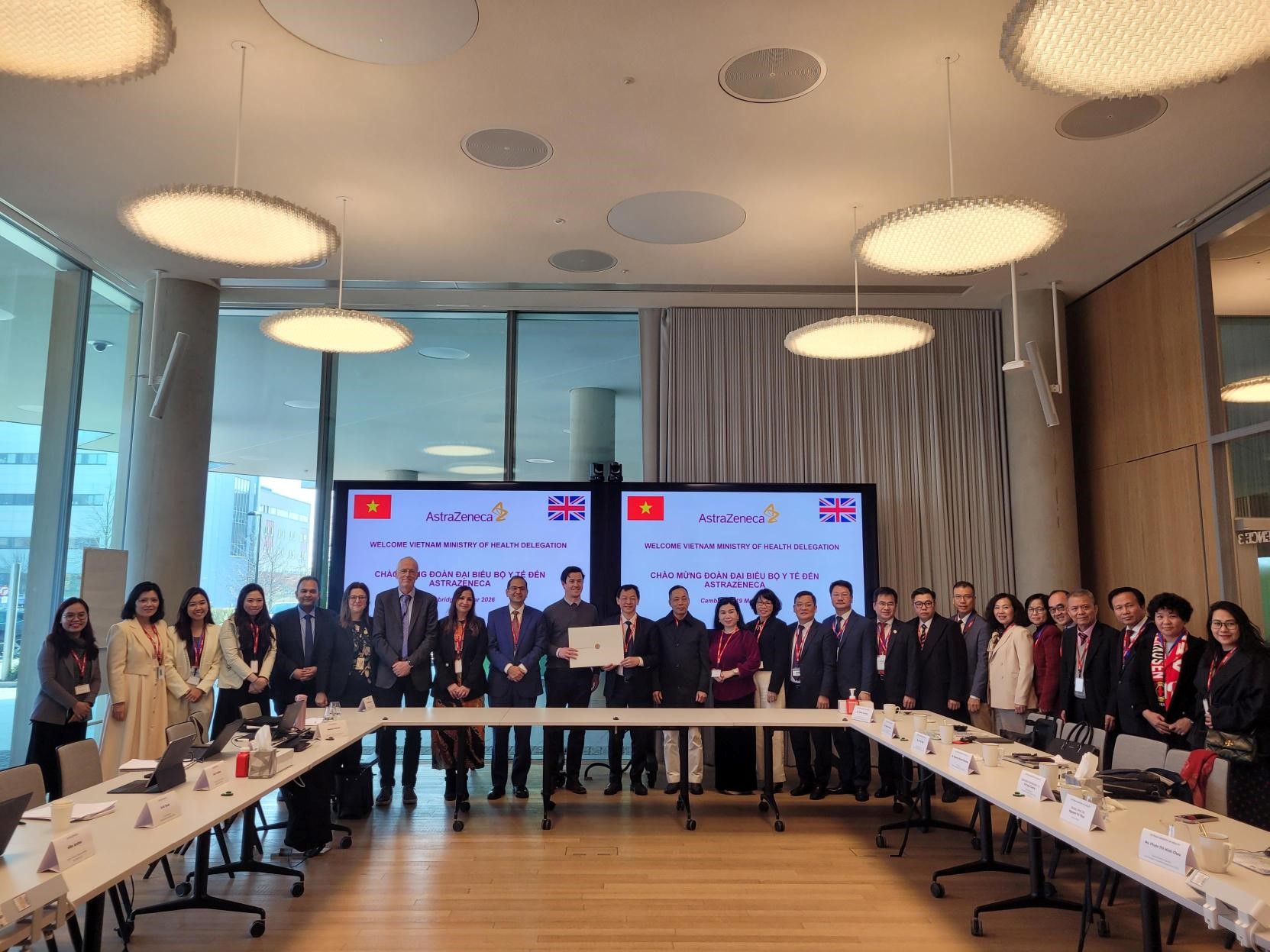 Đoàn đại biểu của Bộ Y tế Việt Nam thăm và làm việc tại DISC - Ảnh: H.M