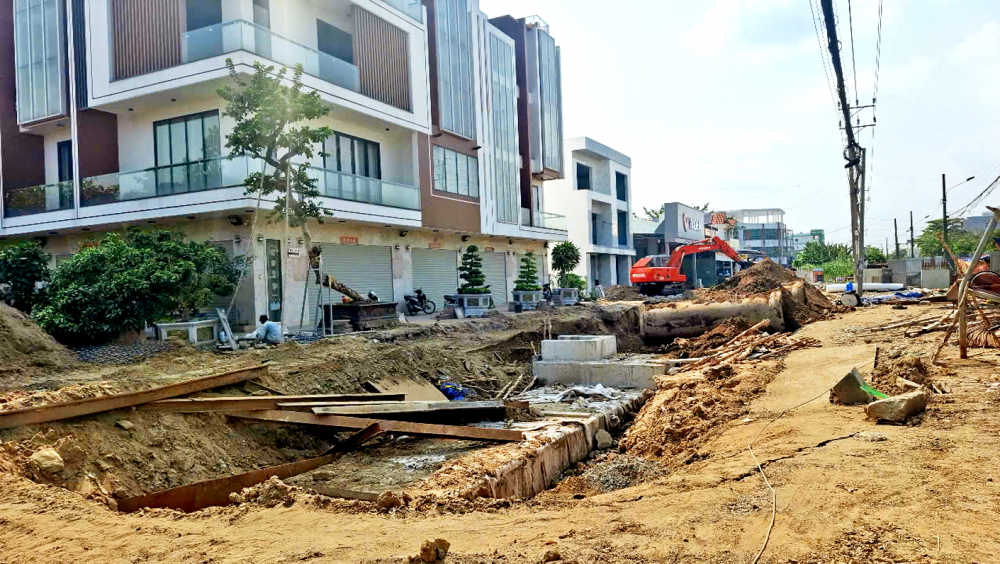 Các nhà thầu thi công  hệ thống cống đoạn trên đường  Lê Hồng Phong (phường Bình Thủy)