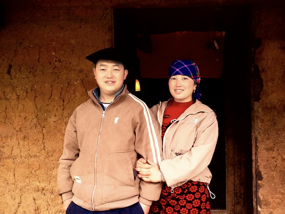 Vợ chồng anh Vàng Mí Hồng - ẢNH: K.V.