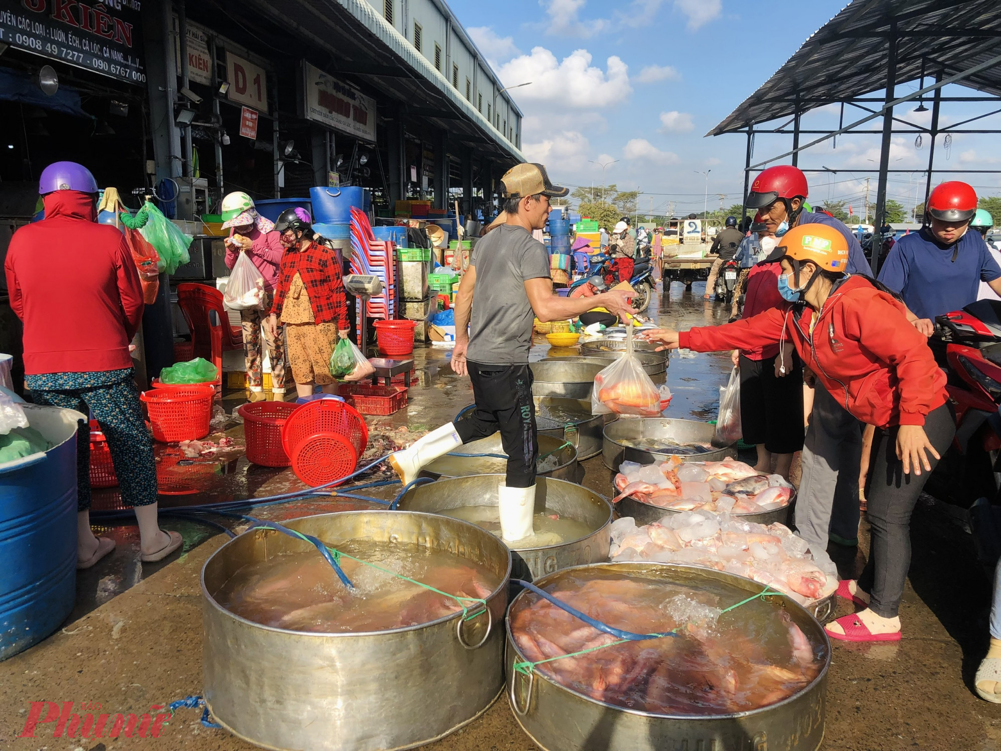 Với các khu vực kinh doanh thực phẩm ngoài trời trong khoảng từ 7 - 12 giờ trưa, giá thưc