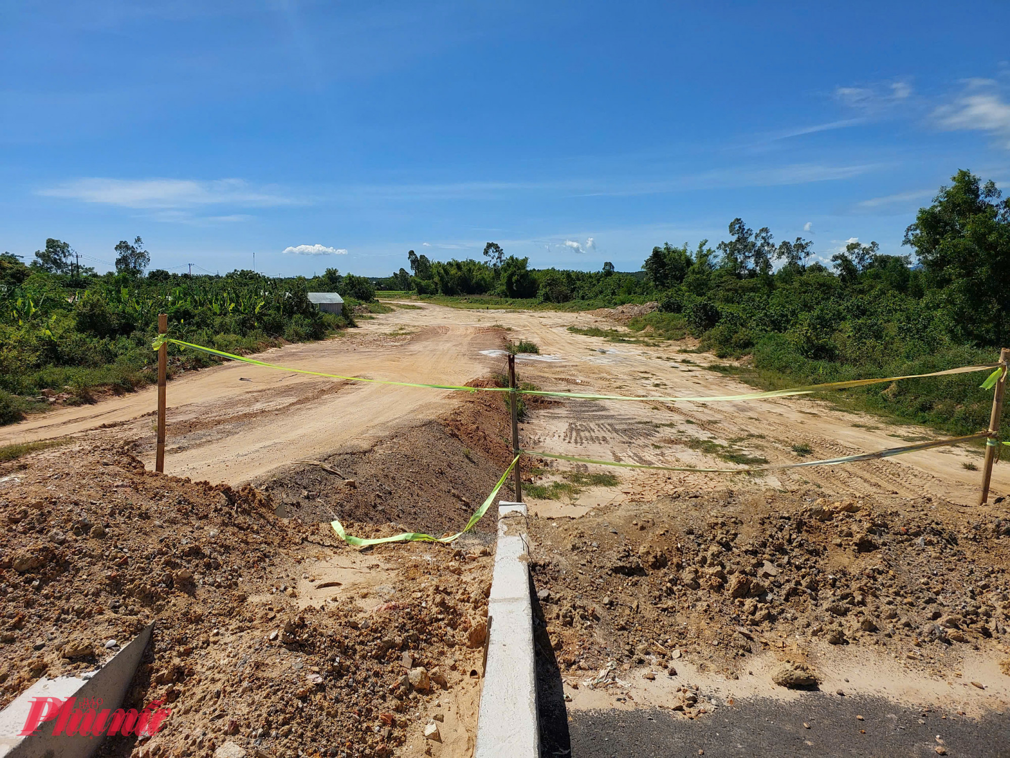 Cầu Quảng Đà xây xong thiếu đường dẫn.