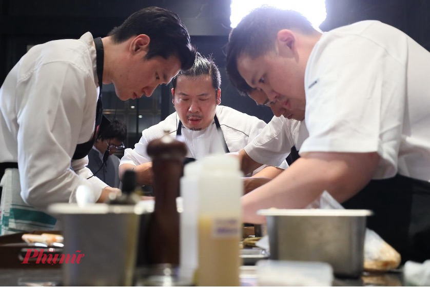 Với Jonathan, sự kiên nhẫn là một cách thể hiện sự tôn trọng, và tại VOYAGE, điều đó trở thành tiêu chuẩn chung của cả đội ngũ.