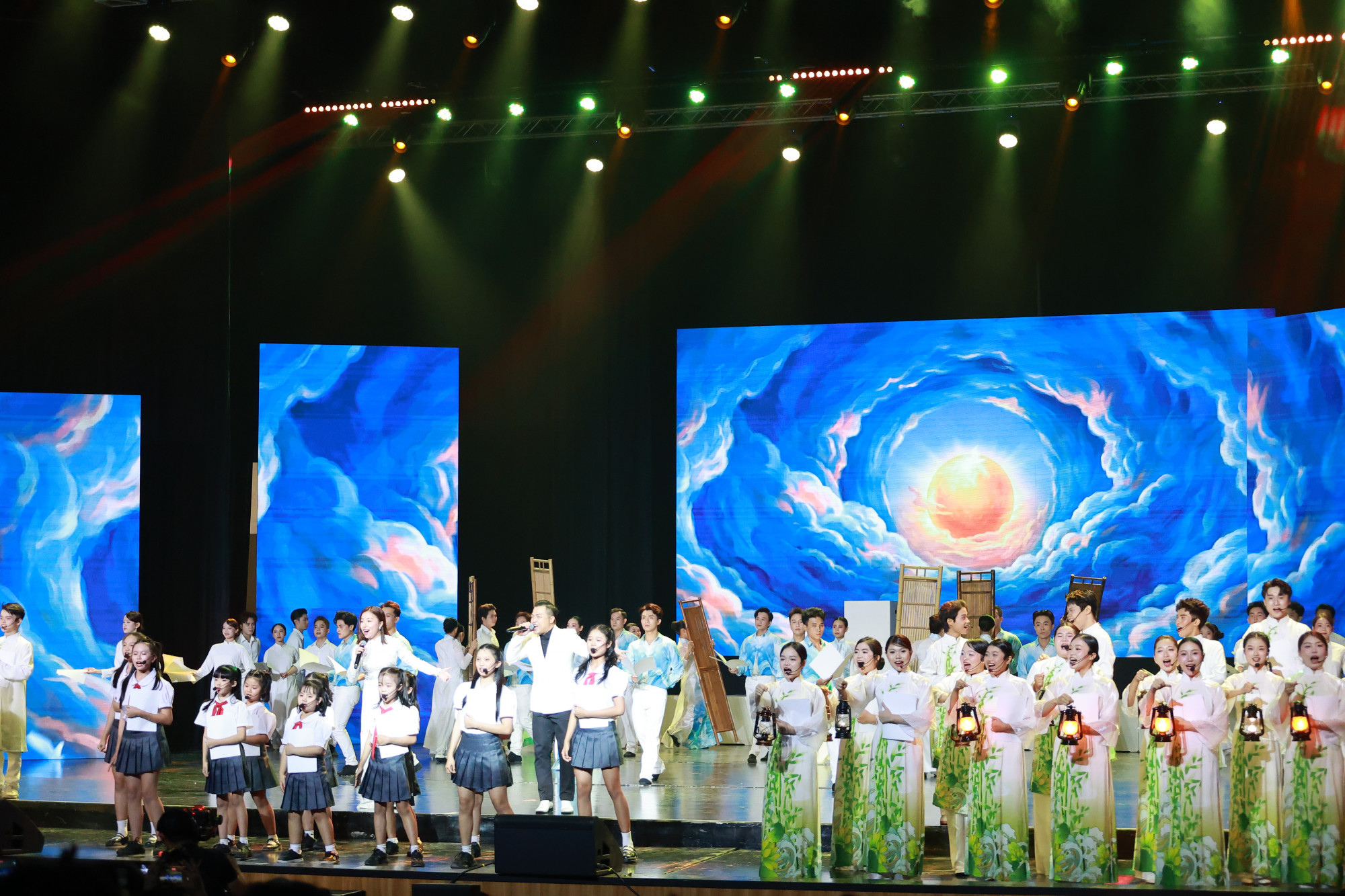 Tiết mục Di sản khai minh bất diệt mở màn chương trình nghệ thuật 