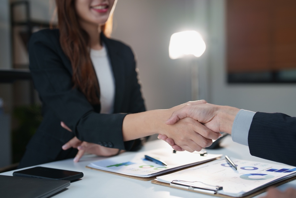 Nếu tôi soạn các văn bản cam. kết kỹ lưỡng hơn, chuyện bán non' đã không xảy ra - Ảnh minh họa: Shutterstock