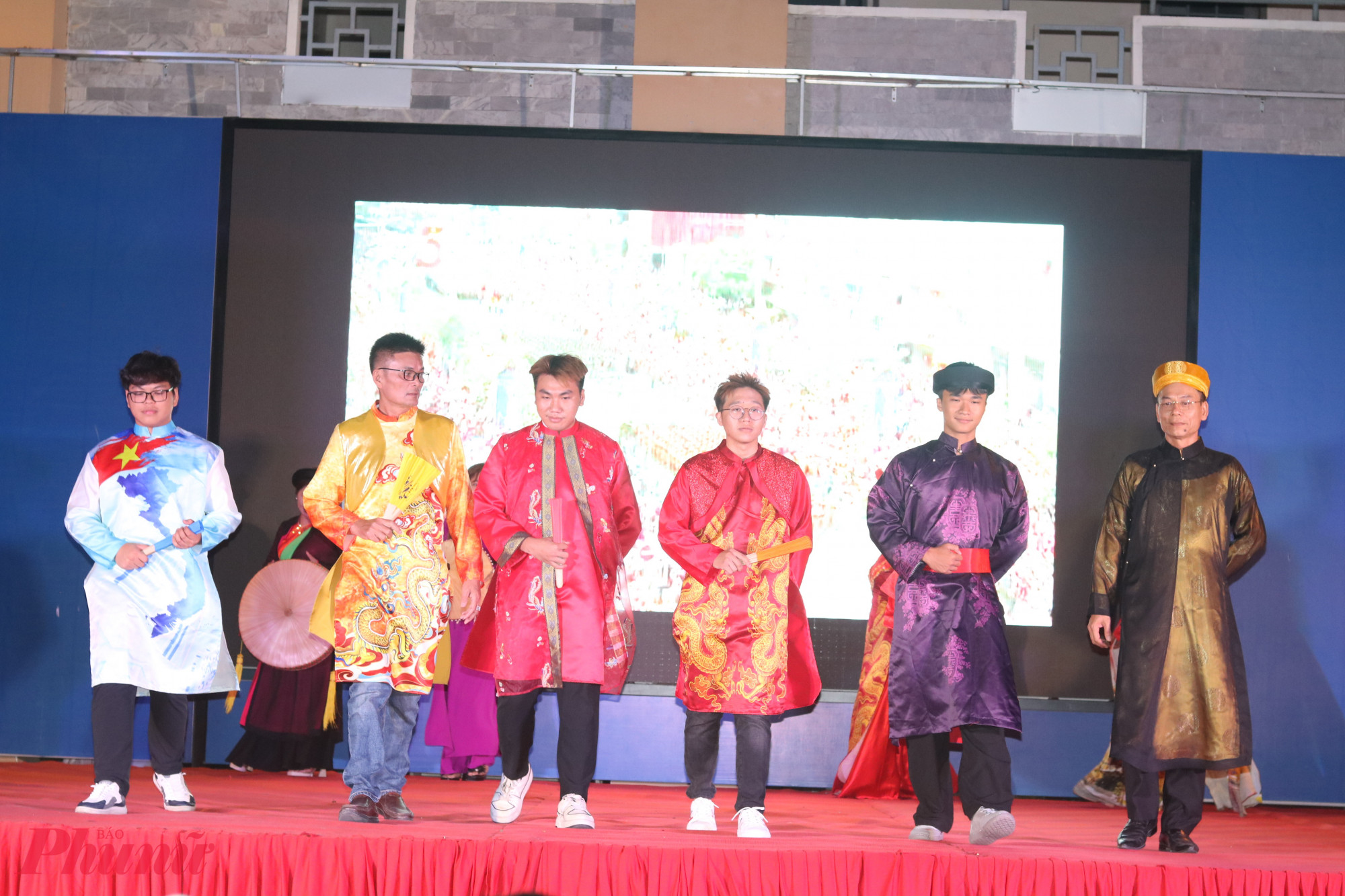 Hội thi có sự góp mặt của nhiều thí sinh nam - Ảnh: Mẫn Nhi