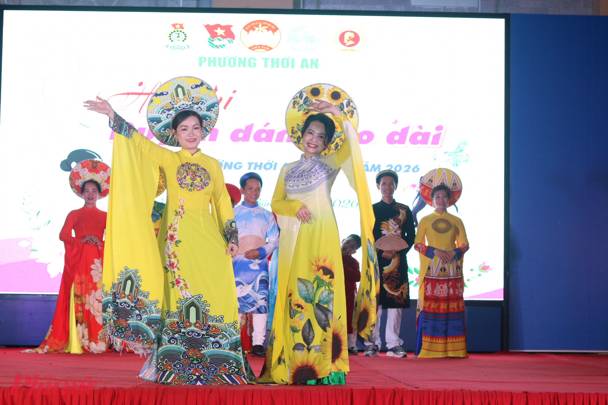 Thí sinh bước đi tự tin với nét cười rạng rỡ trên gương mặt - Ảnh: Mẫn Nhi