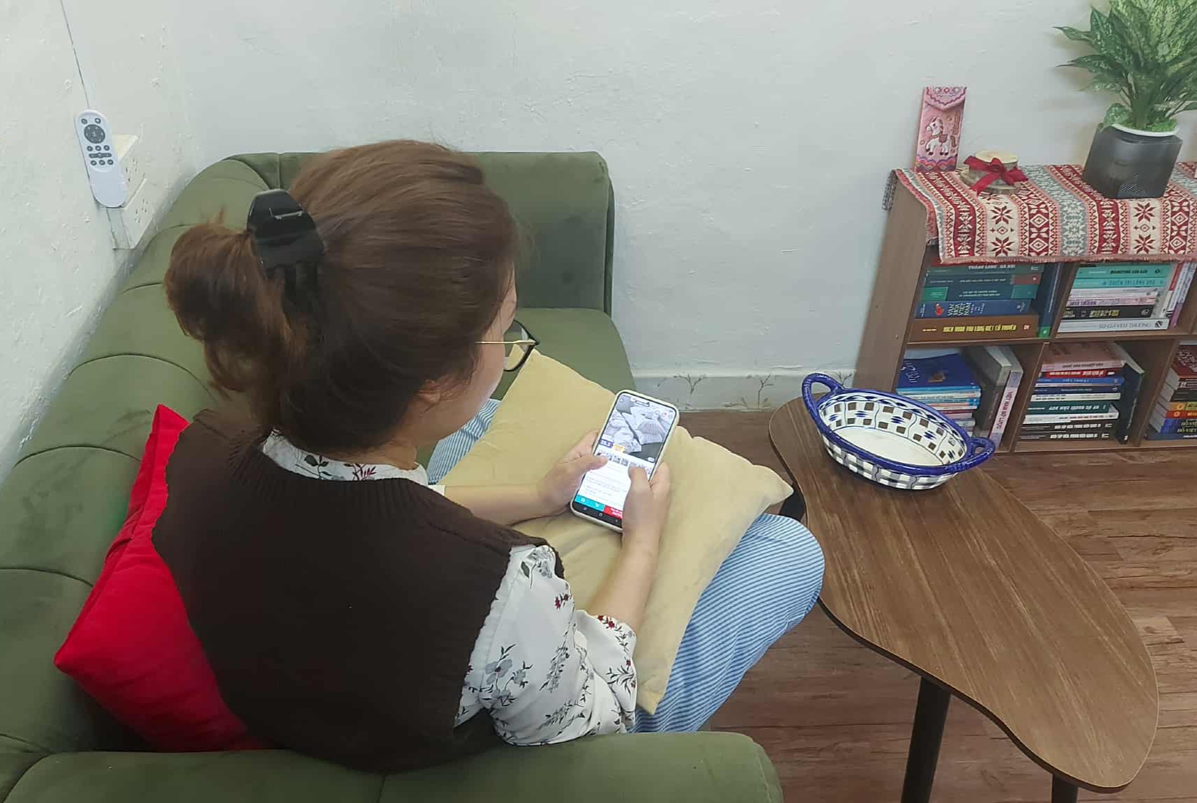 Khi mua đồ online, cô gái trẻ luôn thực hiện nguyên tắc 72 giờ - Ảnh: T.A