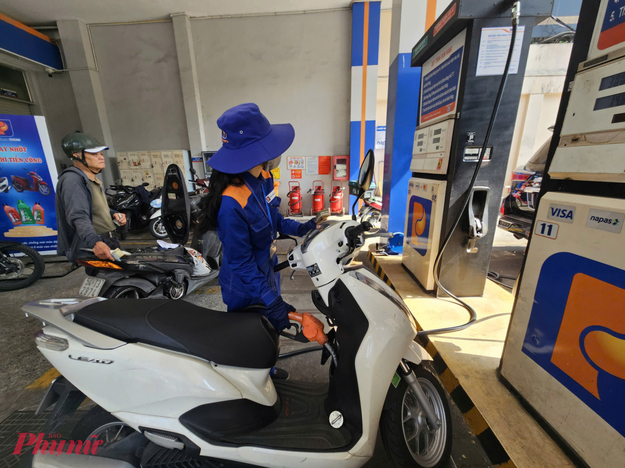 Những ngày qua, giá xăng liên tục tăng mạnh gây áp lực lên giá cả nhiều ngành hàng