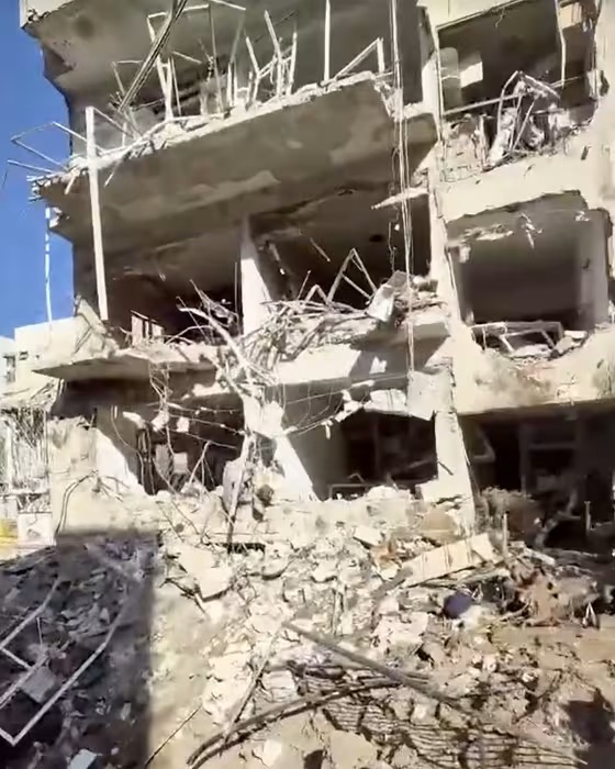 Thiệt hại tại Tel Aviv theo sau cuộc tấn công tên lửa của Iran - Ảnh: NBC News