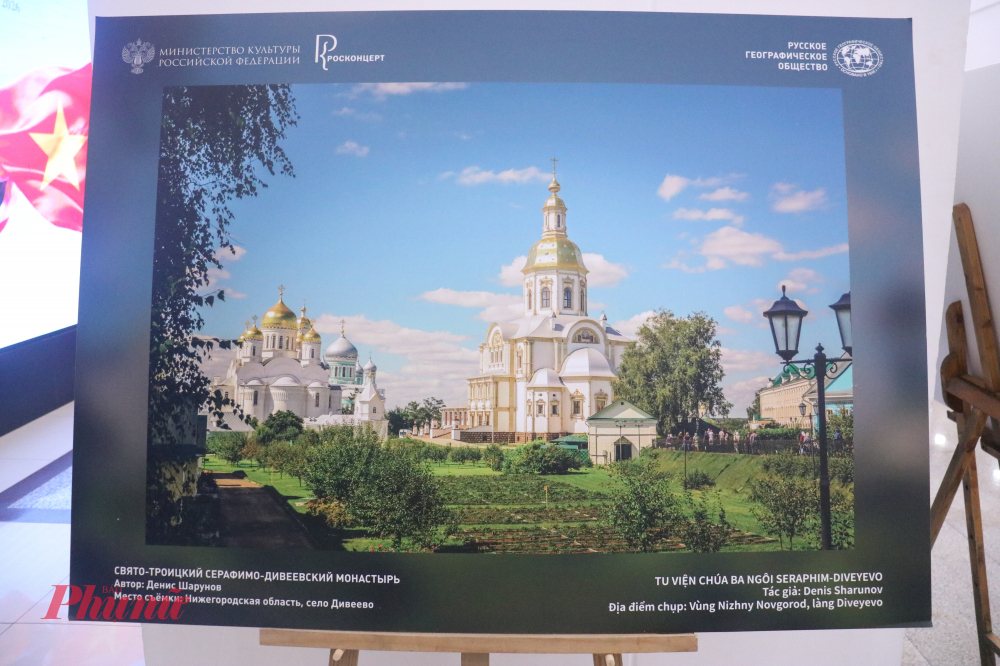 Tu viện Chúa Ba Ngôi tại làng Diveyevo