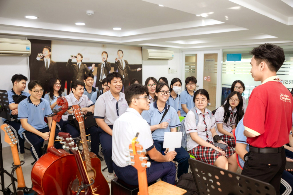 Học sinh Trường THPT Ten Lơ Man tham gia hoạt động hướng nghiệp - Nguồn ảnh: Trường THPT Ten Lơ Man