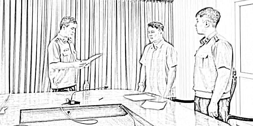 Cơ quan điều tra VKSND tối cao tống đạt quyết định tố tụng đối với bị can Lê Quốc Việt. Ảnh: Cơ quan điều tra VKSND tối cao.