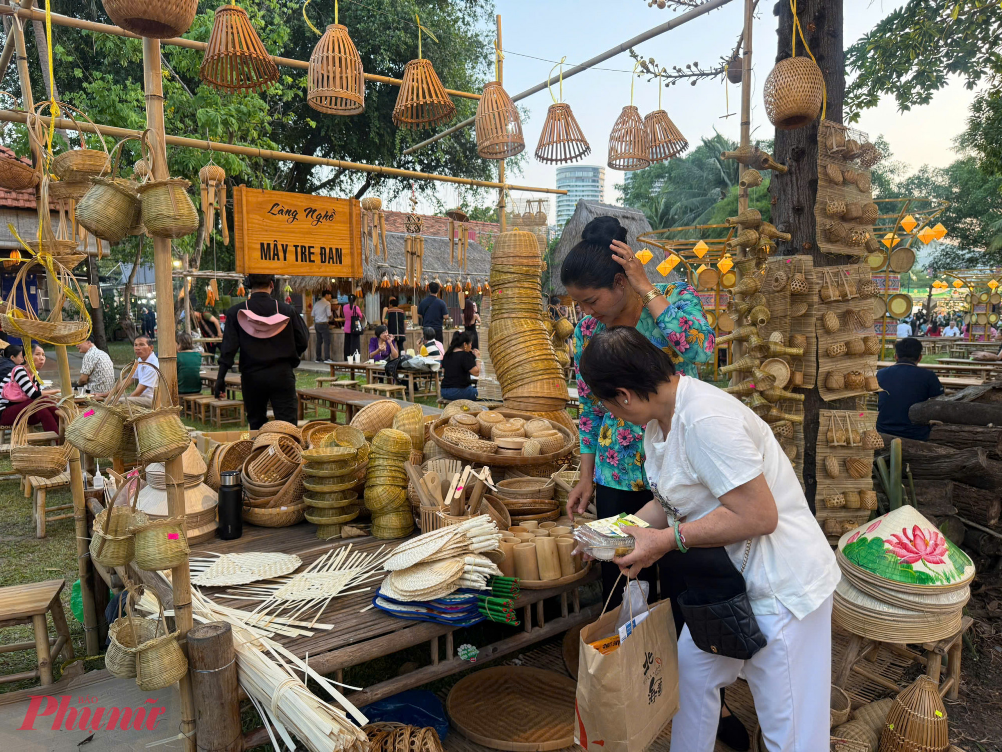 Bên cạnh đó, nhiều khu vực check-in được thiết kế công phu, tái hiện không gian văn hóa vùng miền và các tiểu cảnh đặc trưng, tạo điểm nhấn thu hút khách tham quan và chia sẻ trên mạng xã hội.