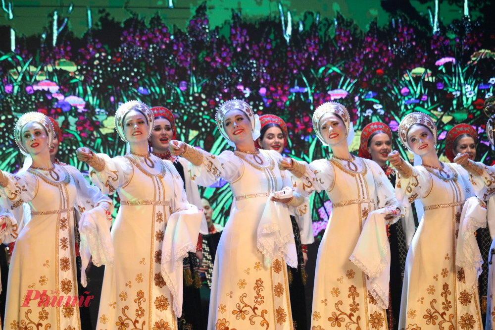 Tiết mục Những người thợ dệt ren