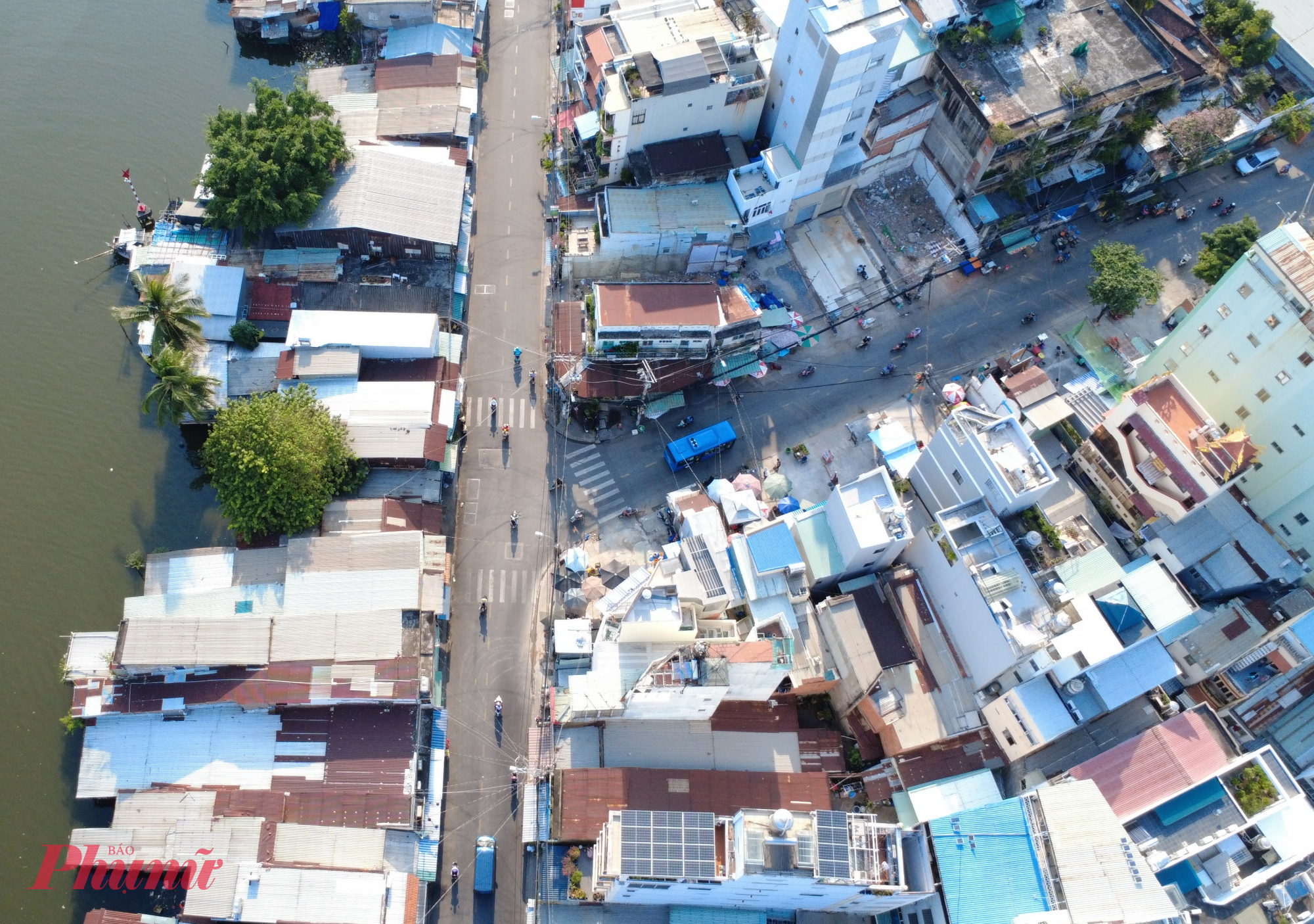 Việc đẩy anh tiến độ giải tỏa mặt bằng, khu vực ven kênh Tẻ không chỉ tạo thuận lợi cho mở rộng đường Nguyễn Ngoái mà còn mở rộng đường Tôn Thất Thuyết sau khi TPHCM đã có chủ trương đầu tư. 