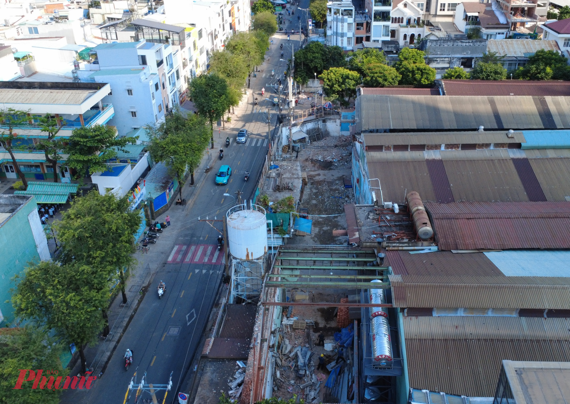 Về công tác bồi thường, toàn dự án có 147 trường hợp bị ảnh hưởng (gồm 126 hộ dân và 21 tổ chức), với tổng diện tích thu hồi hơn 8.288m². 