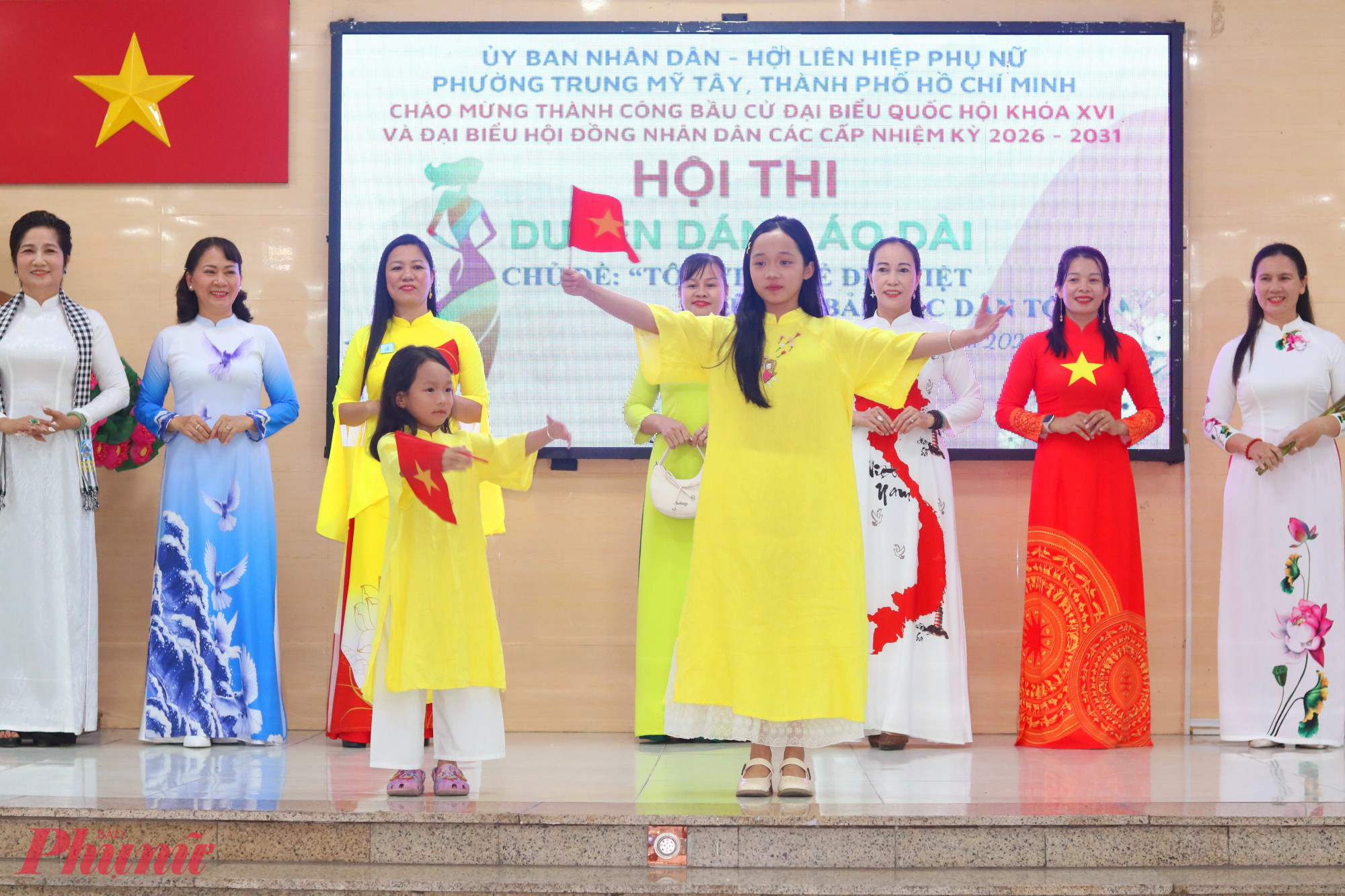 Các thí sinh nhí tự tin trình diễn trên sân khấu - Ảnh: Mẫn Nhi