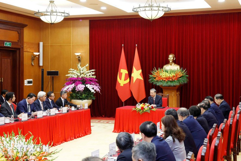 Tổng Bí thư cảm ơn, hoan nghênh các phát biểu, đề xuất thiết thực tại cuộc gặp, thể hiện quan tâm, hiểu biết, mong muốn của doanh nghiệp đối với thị trường, nền kinh tế Việt Nam - Ảnh: TTXVN