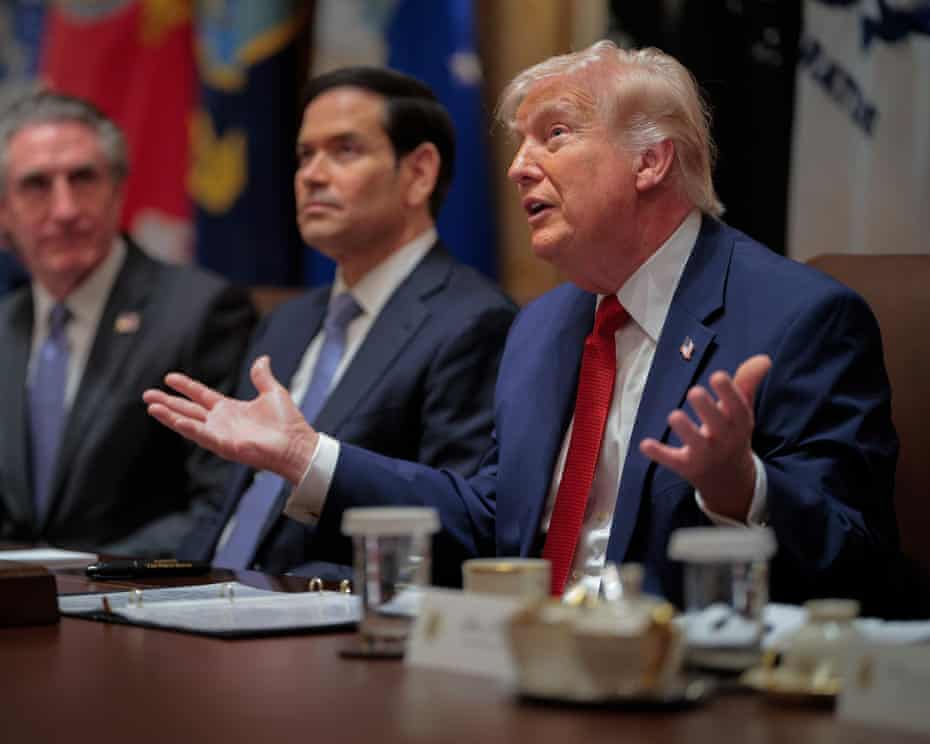 Tổng thống Donald Trump gia hạn thời hạn cho Iran mở cửa eo biển Hormuz thêm 10 ngày