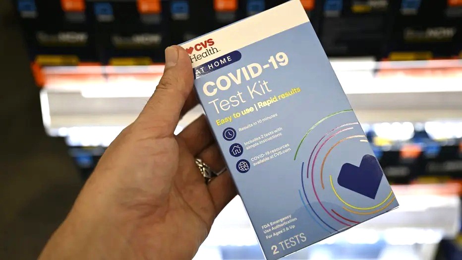 Bộ dụng cụ xét nghiệm COVID-19 được trưng bày tại cửa hàng CVS ở Foster City, bang California, Mỹ vào ngày 28/8/2025 - Ảnh:Tayfun Coskun /Anadolu