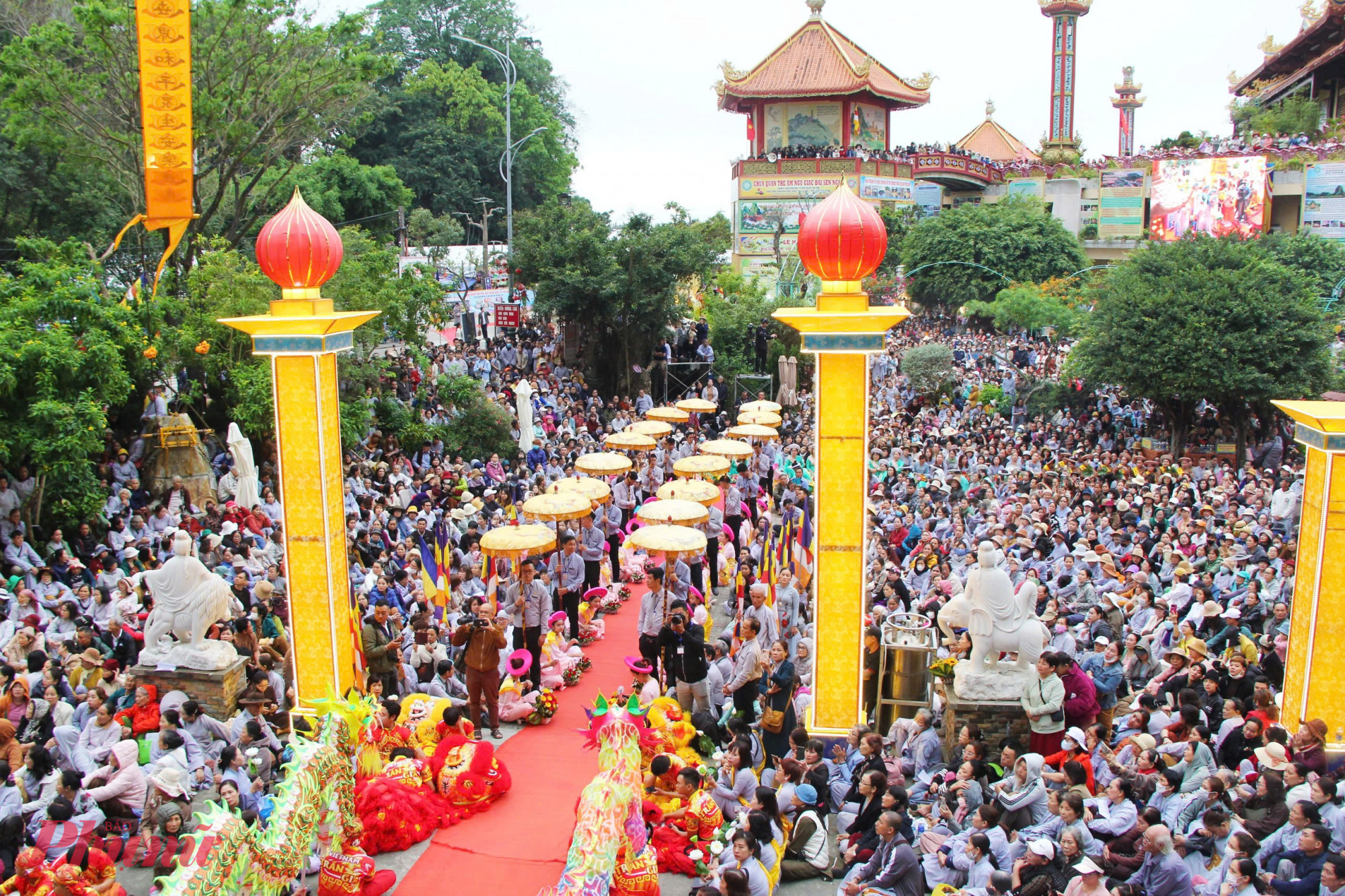 Hàng ngàn Phật tử, người dân về dự lễ hội Quán Thế Âm Ngũ Hành Sơn năm 2025.
