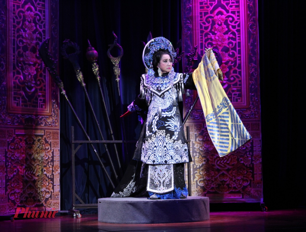 Một Dương Vân Nga với khí chất riêng của mình trong Thái hậu Dương Vân Nga.