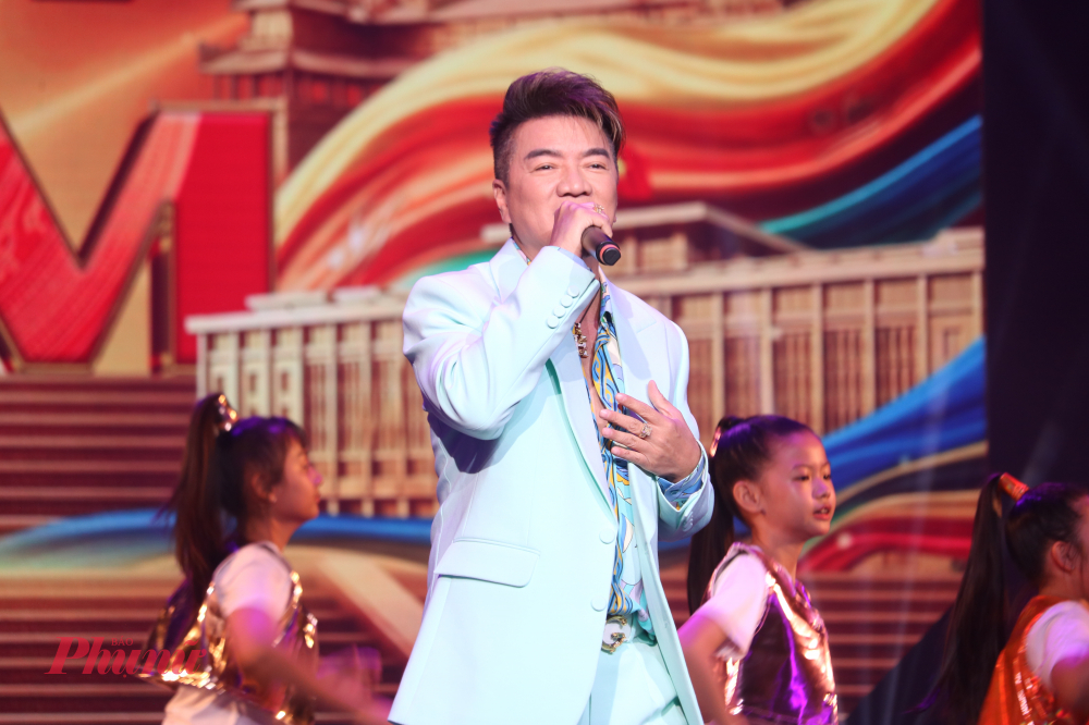 Ca sĩ Đàm Vĩnh Hưng góp mặt và tạo nên bầu không khí sôi nổi và năng động cho ngày lễ